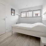 Dans Bourg A 230m De La - 4 Pers Appartement *